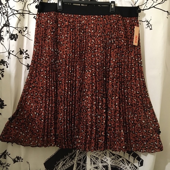 EVRI Dresses & Skirts - NWT Leopard Animal Print Pleated Pull On Skirt